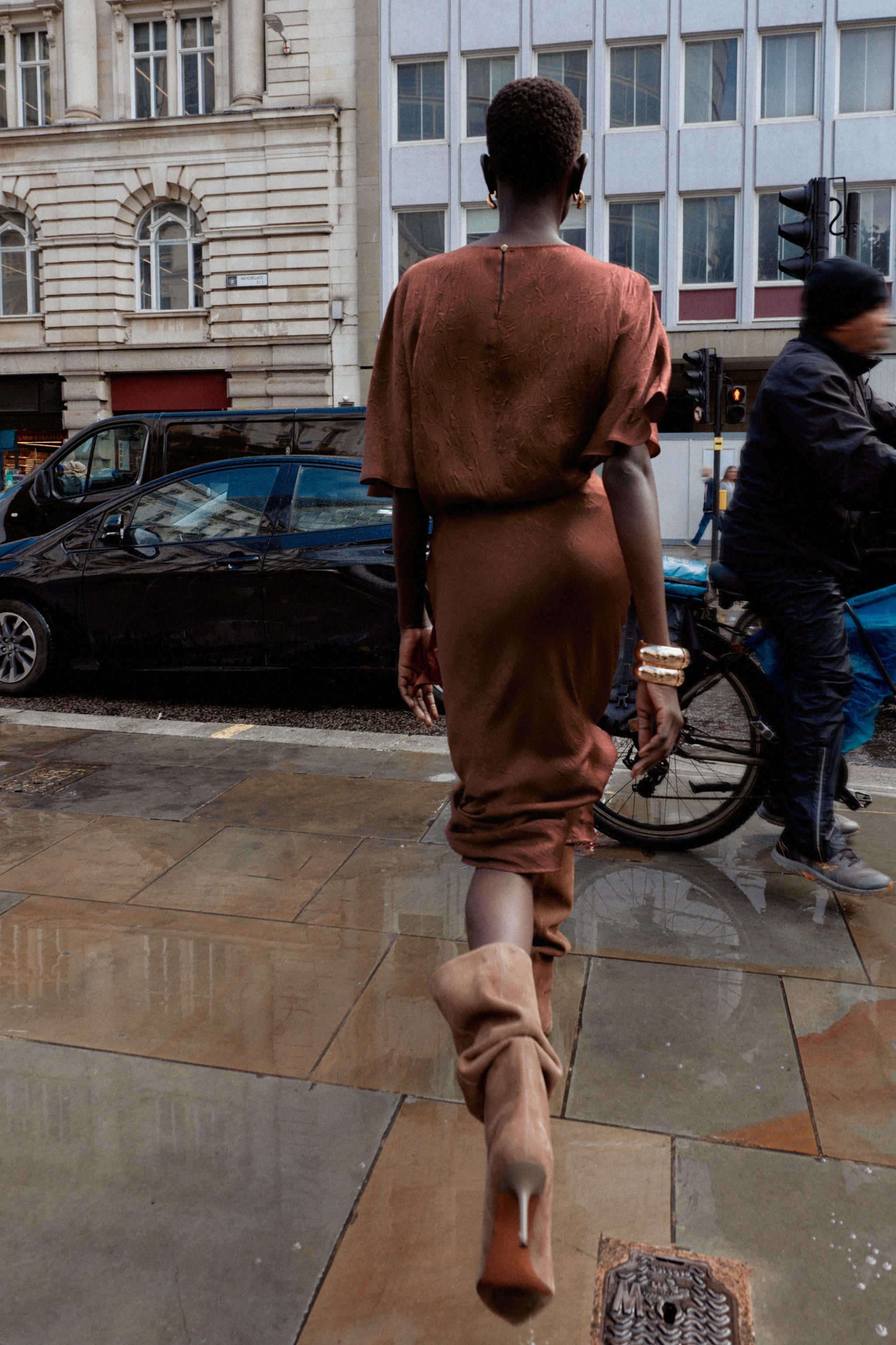 SATIN CRINKLE EFFECT MIDI SKIRT